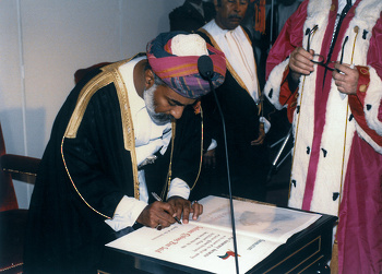 السلطان قابوس طيب الله ثراه
