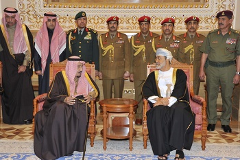 جلالة السلطان هيثم بن طارق يستقبل خادم الحرمين الشريفين