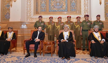 جلالة السلطان يستقبل رئيس وزراء لبنان السابق