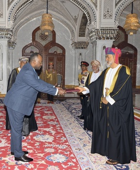 Sa Majesté le Sultan reçoit les lettres de créance de l’ambassadeur de la République fédérale de Somalie