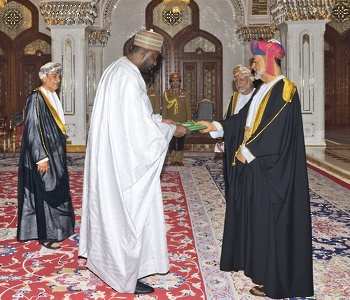 Sa Majesté le Sultan reçoit les lettres de créance de l’ambassadeur de la République du Sénégal