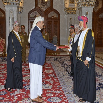 Sa Majesté le Sultan reçoit les lettres de créance de l’ambassadeur yéménite