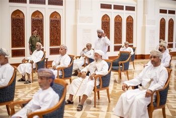 جلالة السلطان المعظم يلتقي شيوخ ولايات محافظة جنوب الشرقية