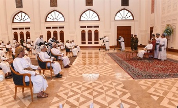 جلالة السلطان المعظم يلتقي شيوخ محافظة شمال الشرقية