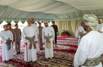 Su Majestad el Sultán preside la ceremonia de colocación de la primera piedra del proyecto del Complejo Cultural Proyecto del Complejo Cultural Sayyid Tarik bin Taimur