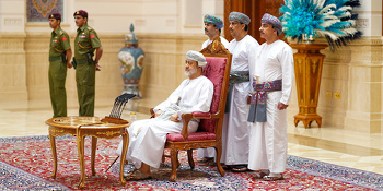 Seine Majestät der Sultan trifft die Scheichs der Gouvernorate Nord Al Batinah, Al Dhahirah und Al Buraimi