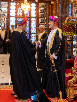 Su Majestad el Sultán realiza la oración del Eid al Fitr en la Mezquita Al Khor el 22 de abril de 2023