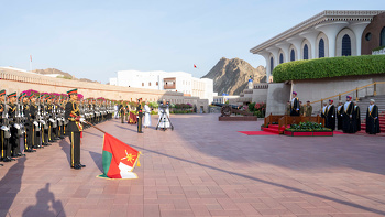 جلالة السلطان المعظم يؤدي صلاة عيد الفطر بمسجد الخور 22/4/2023