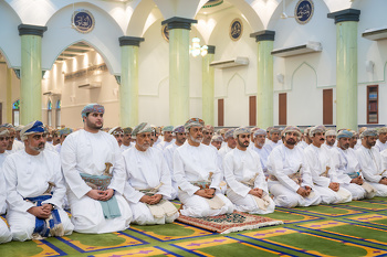 جلالة السلطان المعظم يؤدي صلاة عيد الأضحى المبارك بجامع السيد طارق بن تيمور بولاية السيب بتاريخ 28/6/2023