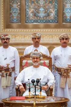 جلالة السلطان المعظم يلتقي عددا من شيوخ محافظات مسقط وجنوب الباطنة ومسندم بقصر العلم العامر
