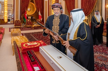 جلالة السلطان المعظم يزور مملكة البحرين