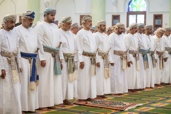 جلالة السلطان المعظم يؤدي صلاة عيد الأضحى المبارك بجامع السيد طارق بن تيمور بولاية السيب بتاريخ 28/6/2023