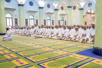 جلالة السلطان المعظم يؤدي صلاة عيد الأضحى المبارك بجامع السيد طارق بن تيمور بولاية السيب بتاريخ 28/6/2023