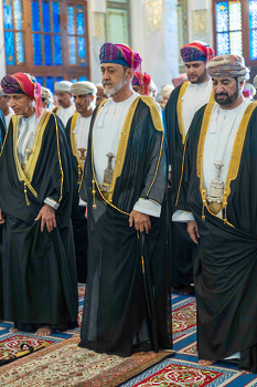 جلالة السلطان المعظم يؤدي صلاة عيد الفطر بمسجد الخور 22/4/2023