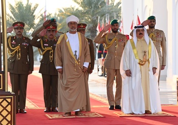 جلالة السلطان المعظم يزور مملكة البحرين