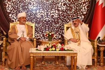 جلالة السلطان المعظم يزور مملكة البحرين