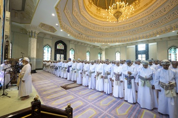 جلالة السلطان المعظم يؤدي صلاة عيد الفطر المبارك بمسجد الزلفى2-5-2022