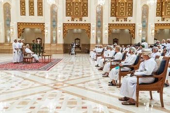 جلالة السلطان المعظم يلتقي عددا من شيوخ محافظات مسقط وجنوب الباطنة ومسندم بقصر العلم العامر