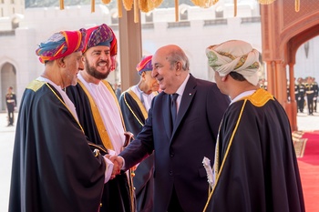 جلالة السُّلطان المعظّم يستقبل فخامةُ الرئيس الجزائري