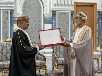 جلالة السلطان المعظم يمنح وسام عُمان المدني من الدرجة الثانية لمعالي الدكتور خلفان بن سعيد الشعيلي وزير الإسكان والتخطيط العمراني