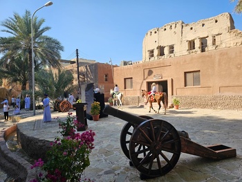 Hujrat Al Shaikh Touristischer Gehweg – Wilayat Wadi Al Maʿawil