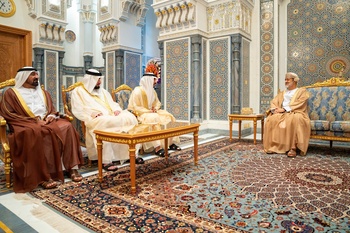 جلالة السلطان المعظم يستقبل ولي عهد دبي