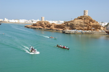 Blick auf Al Ayjah und die Küste in der Wilayat Sur