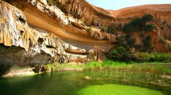 Wadi Ash Shuwaymiyah en la wilaya de Shalim y las islas Al Hallaniyat 