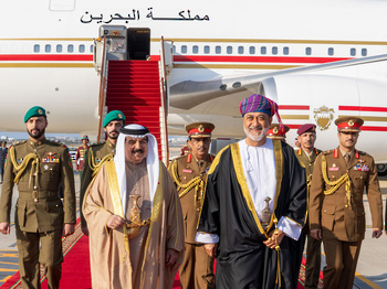 Su Majestad el Sultán recibe a Su Majestad el Rey Hamad bin Isa Al Khalifa, Rey del Reino de Baréin
