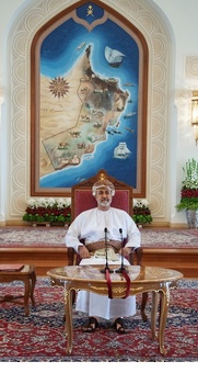 Su Majestad el Sultán se reúne con los jeques de las wilayas de la Gobernación de Dhofar 