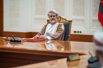 Reunión del Consejo de Ministros en el Fuerte Al Shumookh, en la wilaya de Manah, el 9 de marzo de 2021