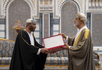 جلالةُ السُّلطان يمنح وسامَ عُمان المدني من الدّرجة الأولى لمعالي الفريق سعيد بن علي الهلالي رئيسِ جهاز الأمن الدّاخلي