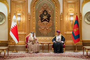 Su Majestad el Sultán recibe a Su Majestad el Rey Hamad bin Isa Al Khalifa, Rey del Reino de Baréin