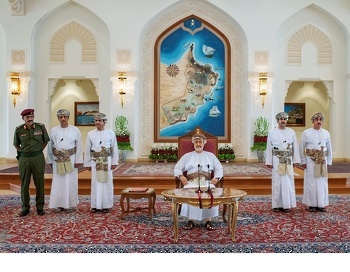 HM The Sultan meets the sheikhs of the wilayats of Dhofar Governorate