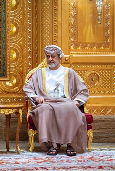 Su Majestad el Sultán recibe al Gobernante del Emirato de Al Sharjah
