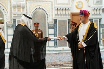 Sa Majesté le Sultan reçoit les lettres de créance de l’ambassadeur d’Arabie saoudite