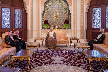 Su Majestad el Sultán recibe al Ministro de Asuntos Exteriores de Arabia Saudí – 23/12/2025