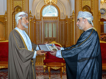Sa Majesté le Sultan honore l’équipe médicale qui a suivi le traitement de Sultan Qaboos bin Said