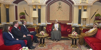 Sa Majesté le Sultan reçoit le ministre des Affaires étrangères du Royaume-Uni