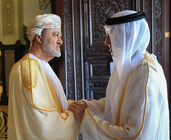 Sa Majesté le Sultan reçoit Son Altesse le Souverain de l’Émirat de Ras Al Khaïmah