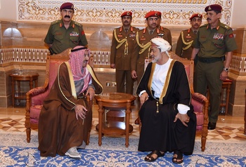 Sa Majesté le Sultan reçoit l’Émir du Koweït