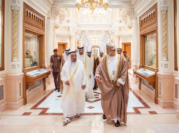 Sa Majesté le Sultan reçoit Son Altesse le Souverain de l’Émirat de Charjah
