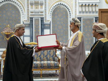 Sa Majesté le Sultan accorde l’Ordre civil d’Oman de deuxième classe