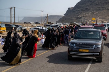 Visite de Sa Majesté le Sultan dans plusieurs wilayas des gouvernorats de Dhofar et du gouvernorat d\'Al Wusta 
