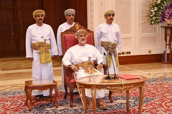 Sa Majesté le Sultan rencontre les cheikhs des wilayas des gouvernorats d’Al Dakhiliyah et d’Al Wusta