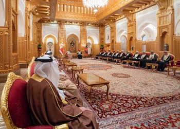 Seine Majestät Sultan Haitham bin Tarik empfängt Seine Majestät König Hamad bin Isa Al Khalifa, König des Königreichs Bahrain