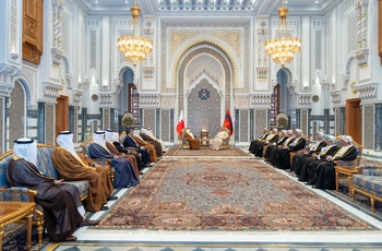 Sa Majesté le Sultan reçoit le Prince héritier du Royaume de Bahreïn