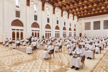 Sa Majesté le Sultan rencontre les cheikhs des wilayas du gouvernorat de la Sharqiyah Sud