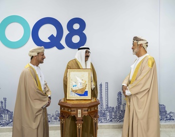 Sa Majesté le Sultan préside l’ouverture du projet de la raffinerie de Duqm en présence de Son Altesse l’Émir de l’État du Koweït