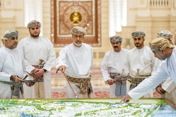 Sa Majesté le Sultan préside la cérémonie d’inauguration de la ville Sultan Haitham au palais Al Baraka